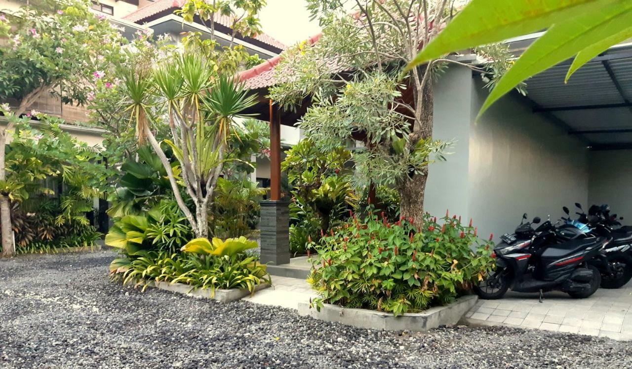 The New Moon Seminyak Hotel Exterior photo