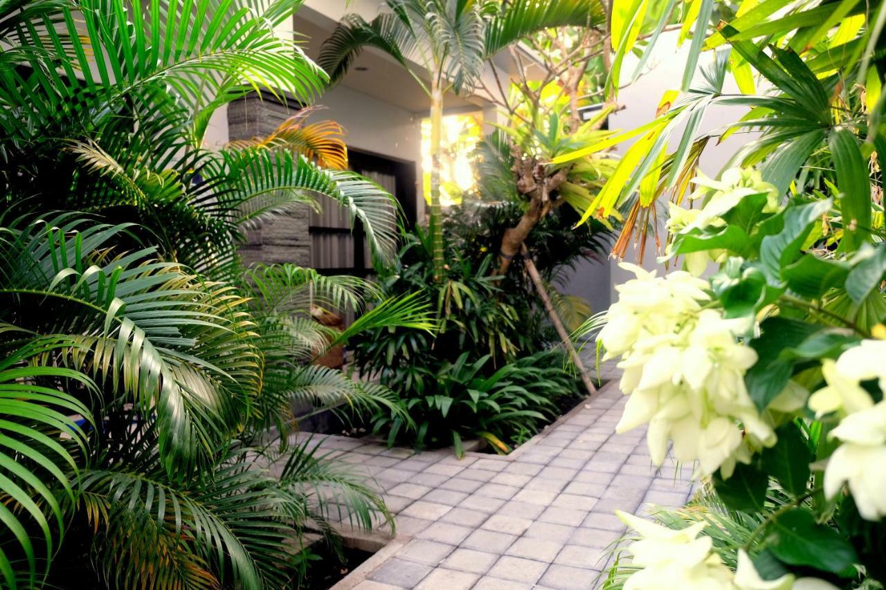 The New Moon Seminyak Hotel Exterior photo