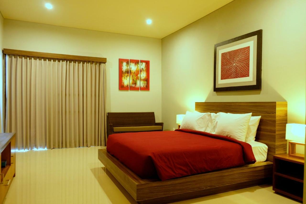 The New Moon Seminyak Hotel Exterior photo