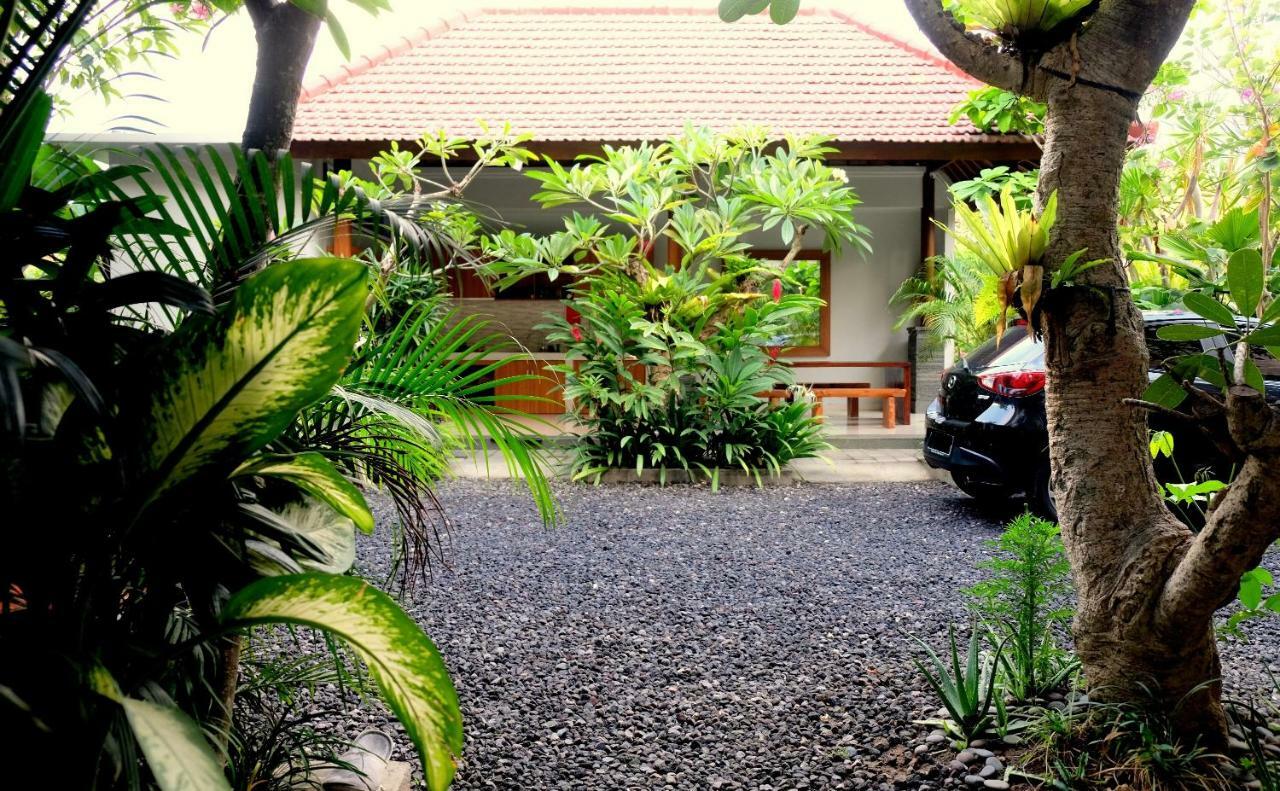 The New Moon Seminyak Hotel Exterior photo