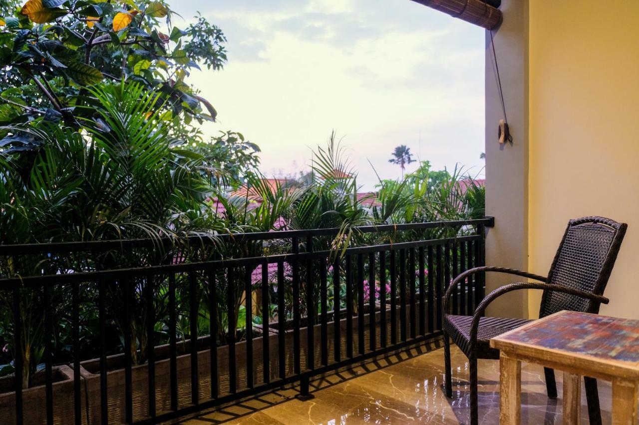 The New Moon Seminyak Hotel Exterior photo